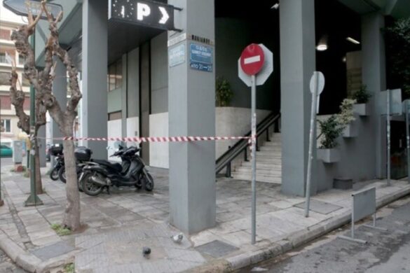 Έκρηξη από γκαζάκια στην είσοδο κτιρίου όπου στεγάζονται τα γραφεία τριών εφημερίδων