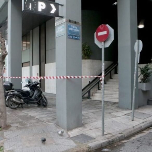 Έκρηξη από γκαζάκια στην είσοδο κτιρίου όπου στεγάζονται τα γραφεία τριών εφημερίδων