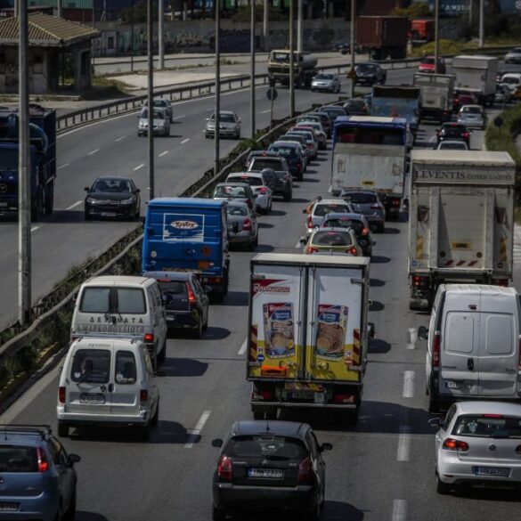 Καραμπόλα πέντε φορτηγών στην Αθηνών–Κορίνθου: Χάος στην κυκλοφορία στον Ασπρόπυργο