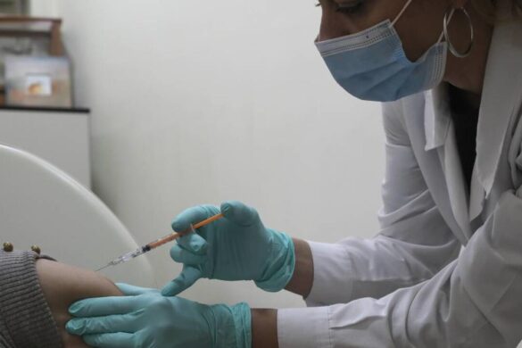 Ανοίγει 30 Σεπτεμβρίου η πλατφόρμα για την 3η δόση για τους άνω των 60 και τους υγειονομικούς