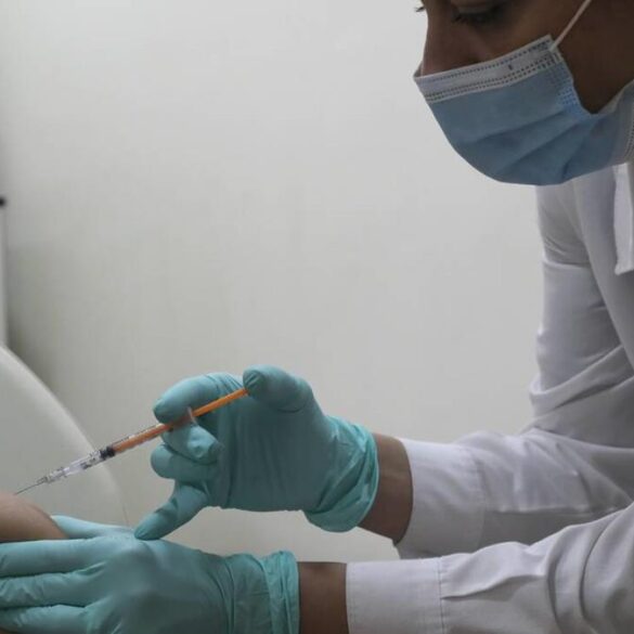 Κορωνοϊός: Ανησυχία για την επάρκεια των εμβολίων στην Ευρώπη – Καθυστερήσεις στις ΗΠΑ