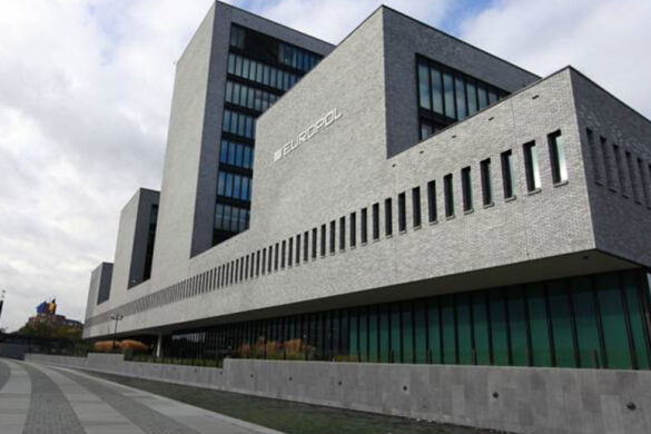 Europol: Χειροπέδες σε δύο από τους πιο διαβόητους κακοποιούς της Ευρώπης