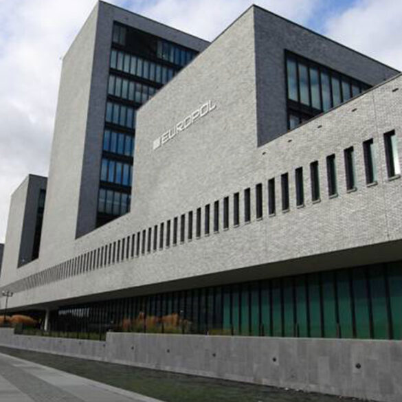Europol: Χειροπέδες σε δύο από τους πιο διαβόητους κακοποιούς της Ευρώπης