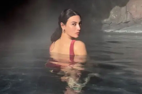 H Ευγενία Σαμαρά σε σπα με νερό από μάγμα στην Ισλανδία