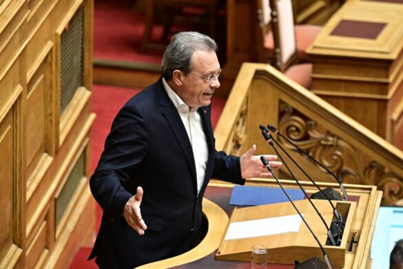 Ένταση στη Βουλή: «Ξεκίνησε το πραξικόπημα» φώναζε ο Σωκράτης Φάμελλος