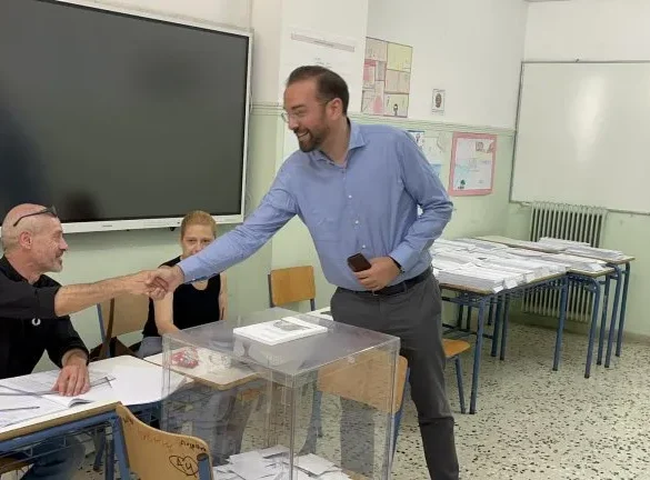 Ψήφισε στο 67ο Εκλογικό τμήμα Αγρινίου ο Φαρμάκης