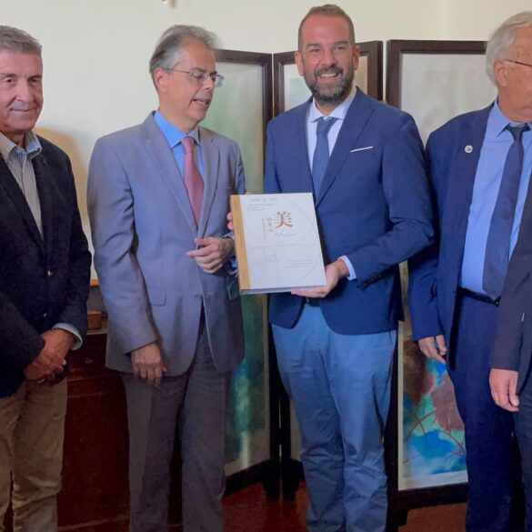Συνάντηση του Περιφερειάρχη Δυτικής Ελλάδας με τον Πρέσβη της Ελλάδας στην Κίνα, Δρ. Ευγένιο Καλπύρη