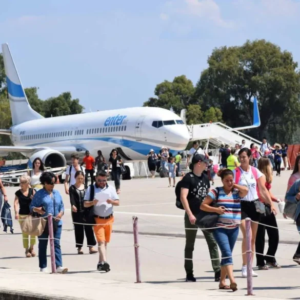 Αλλαγή τακτικής στις διακοπές: Οι Έλληνες επιλέγουν οργανωμένα πακέτα και προορισμούς εκτός συνόρων