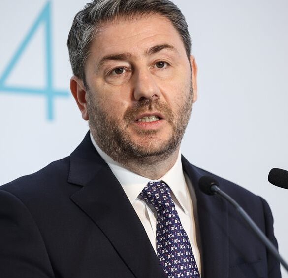 ΠΑΣΟΚ: Σε προεκλογική τροχιά – Συναντήσεις Ανδρουλάκη με υποψηφίους