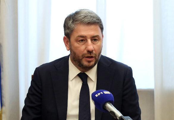 Ν. Ανδρουλάκης: Δέσμευση ΠΑΣΟΚ για κατάργηση προσωπικής διαφοράς, νέο ΕΚΑΣ, σταδιακή μείωση εισφοράς αλληλεγγύης