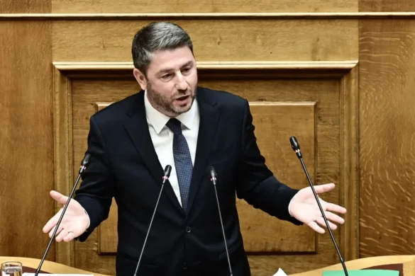 ΠΑΣΟΚ: Άγρια κόντρα με ΝΔ για τη θητεία Στουρνάρα