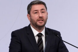 Ανδρουλάκης: «Με τους δανειολήπτες ή με τα funds; Εμείς έχουμε επιλέξει πλευρά»
