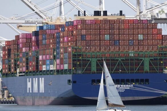 Aπάντηση ύψους 100 δισ. ευρώ ετοιμάζει η ΕΕ στους δασμούς 30% του Τραμπ