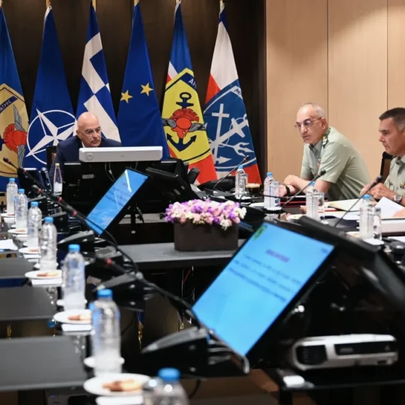 Τετ α τετ Νίκου Δένδια με τον Υφυπουργό Οικονομικών Θάνο Πετραλιά – Η ατζέντα της συνάντησης