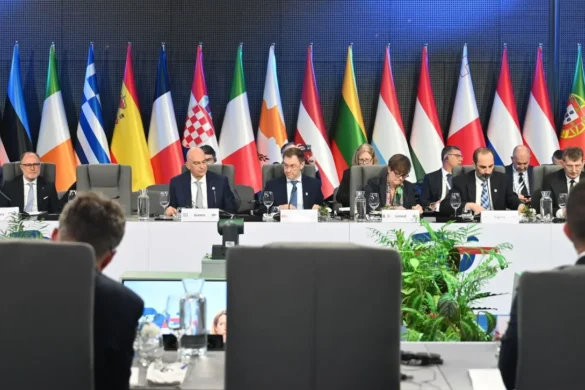 Δένδιας από Βαρσοβία : Η «Ασπίδα του Αχιλλέα» θα συμβάλλει στην προστασία της ΕΕ στους αιθέρες