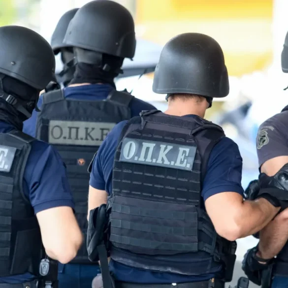 Σε εξέλιξη αστυνομική επιχείρηση στη Δυτική Αττική για ναρκωτικά και ρευματοκλοπή – 11 συλλήψεις