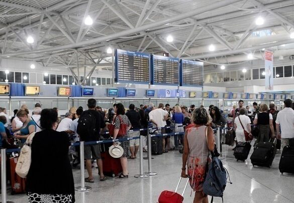 Χάος με τους βιομετρικούς ελέγχους στα αεροδρόμια της ΕΕ