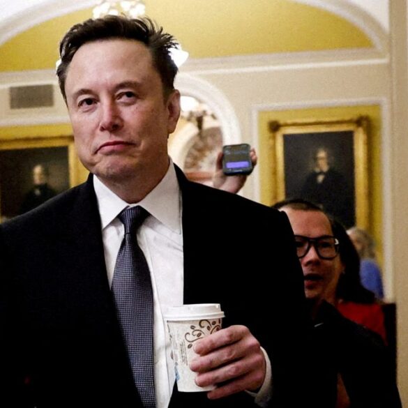 Έλον Μασκ: Αντίθετος με τη συγχώνευση Tesla-xAI