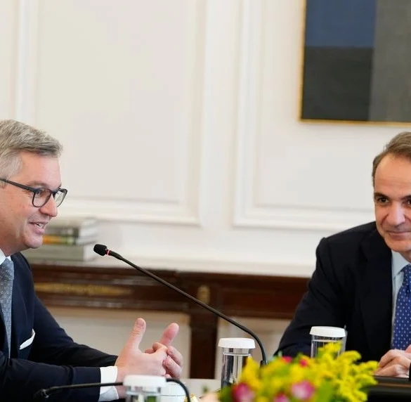 Στην Αθήνα ο Επίτροπος Μετανάστευσης – Με φόντο τη Λιβύη και τα σύνορα η συνάντηση με τον Μητσοτάκη