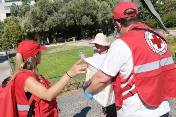 Ο Ελληνικός Ερυθρός Σταυρός πραγματοποιεί έκτακτη δράση υποστήριξης αστέγων λόγω του καύσωνα