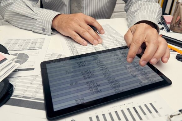 Μετά την «μαύρη λίστα» της ΑΑΔΕ έρχεται και ο «Λευκός Τειρεσίας» με μέτρα επιβράβευσης