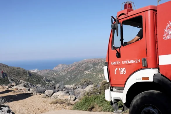 Σε εξέλιξη μεγάλη φωτιά στη Ρόδο