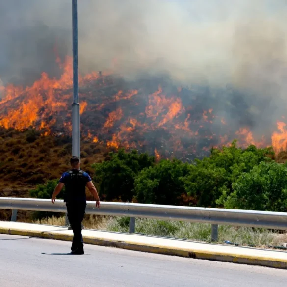 Ανεξέλεγκτη η φωτιά στη Χίο – Νέα πυρκαγιά κατακαίει το νησί – Αλλεπάλληλα μηνύματα εκκένωσης