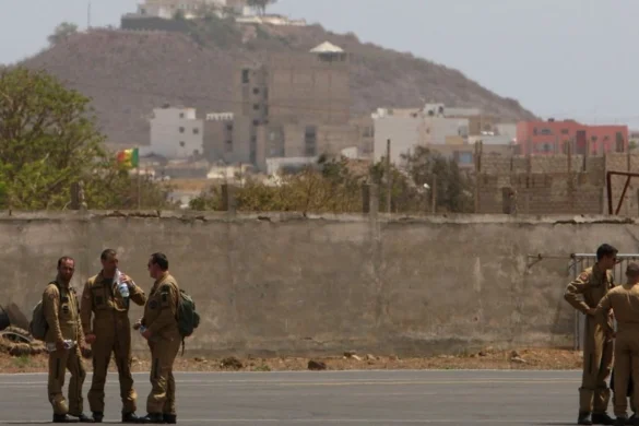 Τέλος εποχής για την παρουσία της Γαλλίας στη Δυτική Αφρική – Παρέδωσε τις βάσεις της στη Σενεγάλη