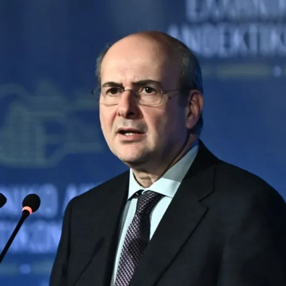 Το σχόλιο του Κωστή Χατζηδάκη για τα εύσημα του προέδρου του Eurogroup