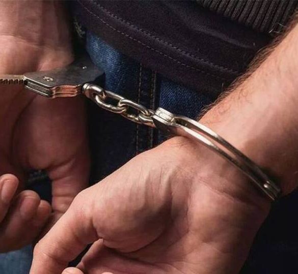 Πάτρα: Χειροπέδες σε γυναίκα για κλοπή τσάντας από ηλικιωμένη