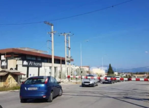 Κυκλοφοριακή αναστάτωση στην Οδό Κανελλοπούλου λόγω βλάβης στις μπάρες του τρένου