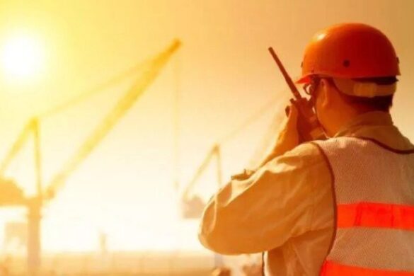 Καύσωνας: Υποχρεωτική παύση εργασιών και τηλεργασία για εργαζόμενους