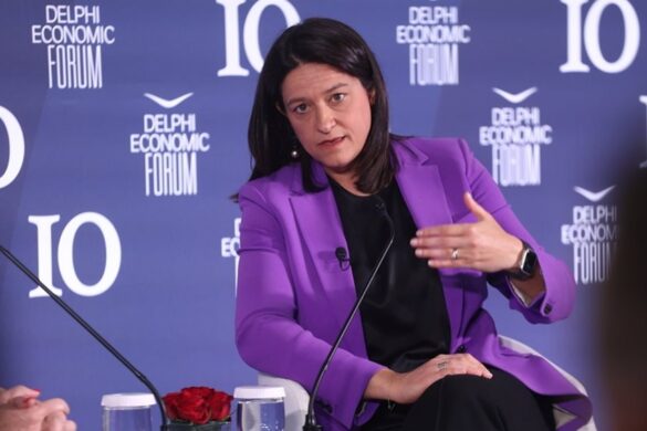 Νέο εργασιακό νομοσχέδιο προανήγγειλε η Ν. Κεραμέως από το Φόρουμ των Δελφών