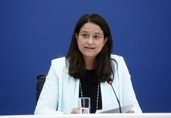 Κεραμέως: Οι μισθοί δεν θα κρίνονται από το φύλο