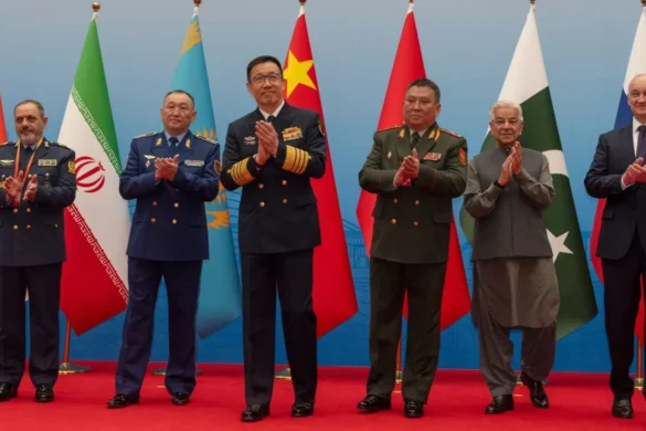 Στην Κίνα οι υπουργοί Άμυνας της Ρωσίας και του Ιράν – «Το αντίβαρο σε ένα χάος» λέει το Πεκίνο