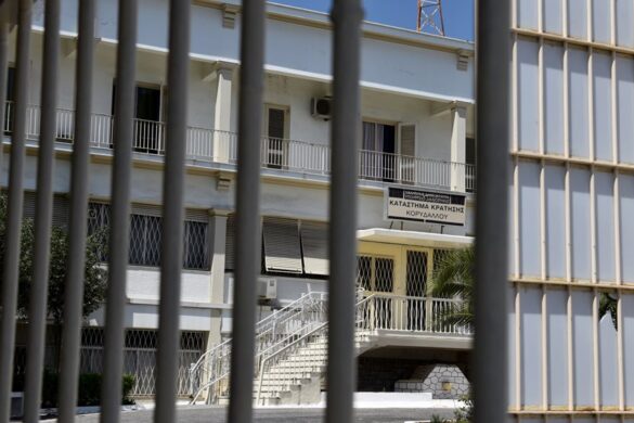 Έφοδος του “ελληνικού FBI” στις Φυλακές Κορυδαλλού – Έγιναν 11 συλλήψεις για ναρκωτικά και όπλα