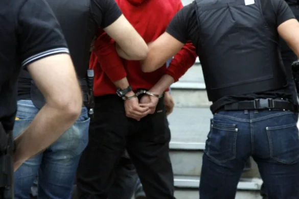 Κρήτη: Πατέρας και θείος ανάγκαζαν 16χρονη να πουλάει ναρκωτικά – Προφυλακίστηκαν