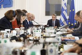 Μαξίμου: Επιχείρηση αλλαγή ατζέντας εν μέσω κοινωνικής πίεσης – Το αφήγημα για σύγκρουση με το «βαθύ κράτος»