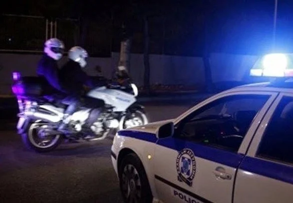 Άγρια συμπλοκή μεταξύ νεαρών σε κεντρική πλατεία της Λαμίας – Στο νοσοκομείο δύο για πρώτες βοήθειες