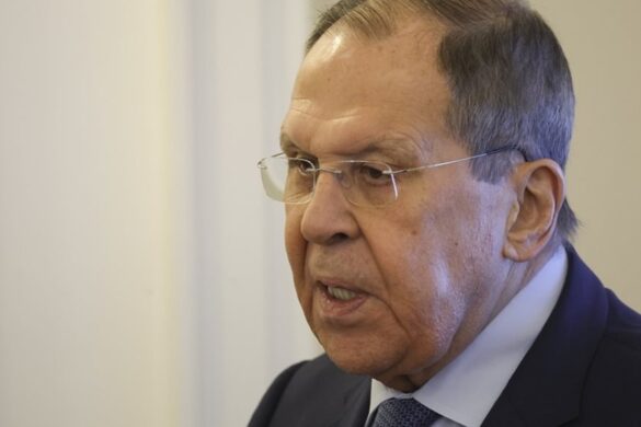 Λαβρόφ: “Πολύ σκληρό πλήγμα” στην ευρωπαϊκή βιομηχανία από την εμπορική συμφωνία με τις ΗΠΑ