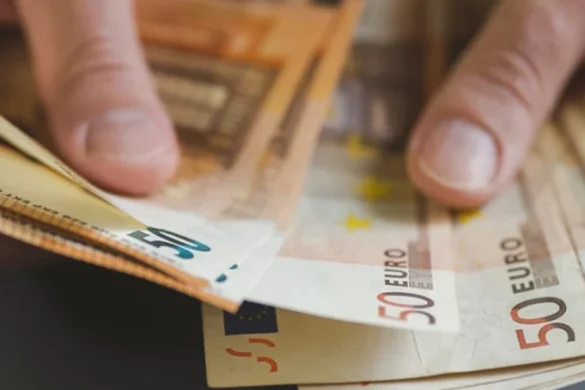 Πληρωμή 150 ευρώ για κάθε παιδί: Ποιοι γονείς θα δουν χρήματα στον λογαριασμό τους