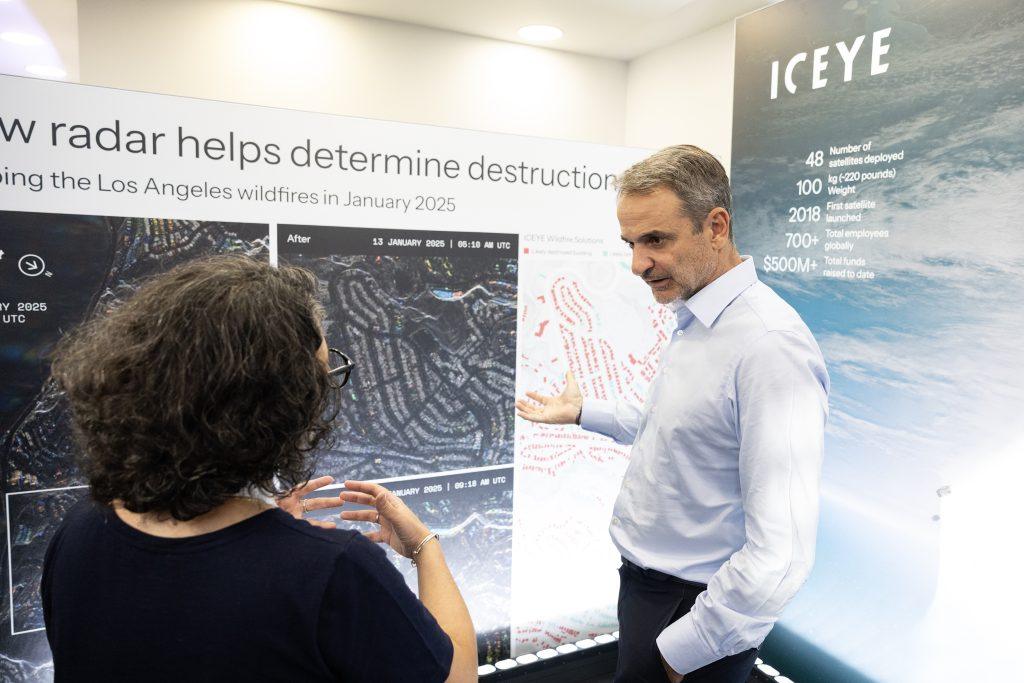 ICEYE: Στις εγκαταστάσεις και τη γραμμή παραγωγής δορυφόρων ο πρωθυπουργός Κυριάκος Μητσοτάκης 4 fineview mitsotakis 2 11