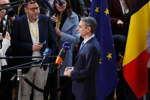 Μητσοτάκης από Παρίσι: Η Ελλάδα δεν είναι έτοιμη να αποστείλει στρατεύματα στην Ουκρανία