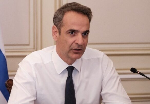 Γιατί ενώ όλα δείχνουν κάλπες τον Οκτώβριο, ο Μητσοτάκης επιμένει για το 2027