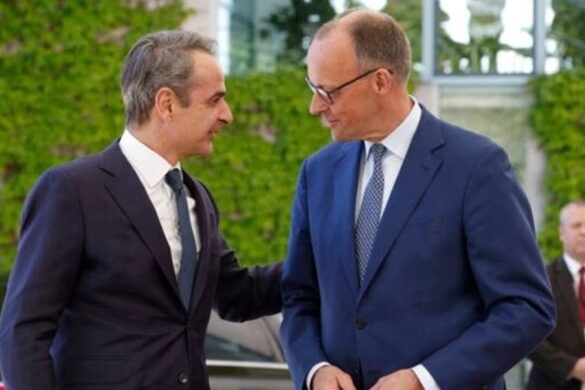 Σε εξέλιξη οι συνομιλίες Κ. Μητσοτάκη – Φρ. Μερτς στο Βερολίνο