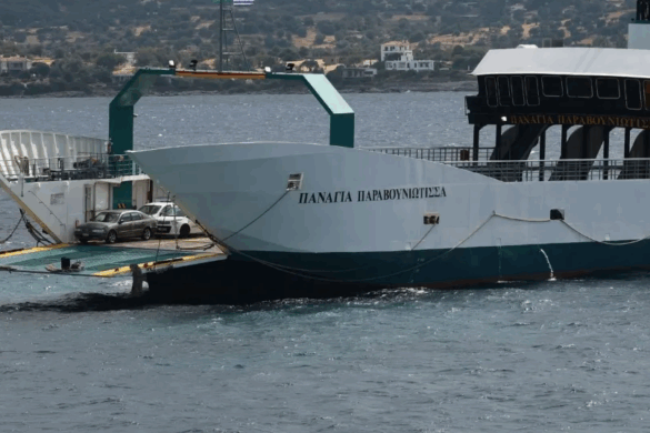 Νέα Στύρα: Ξεκίνησε η αποκόλληση του φέρι μποτ 20 ώρες μετά την προσάραξή του