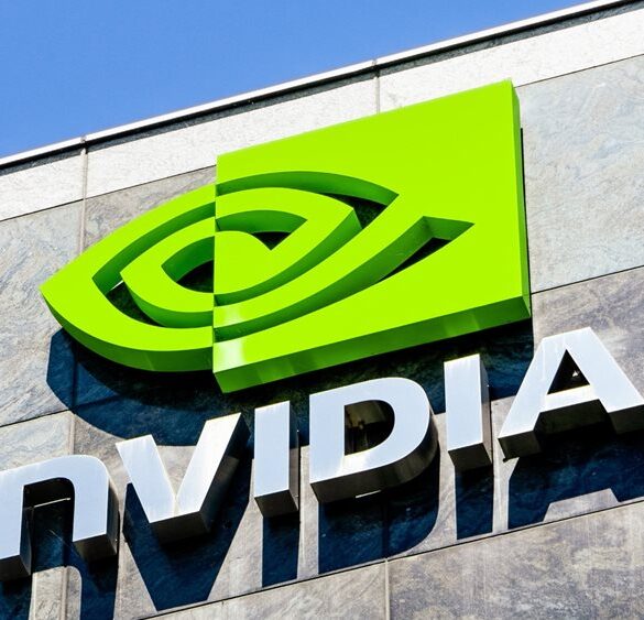 Nvidia : “Χτύπημα” 5,5 δισ. δολ., μετά το μπλόκο των ΗΠΑ σε εξαγωγές τσιπ AI στην Κίνα
