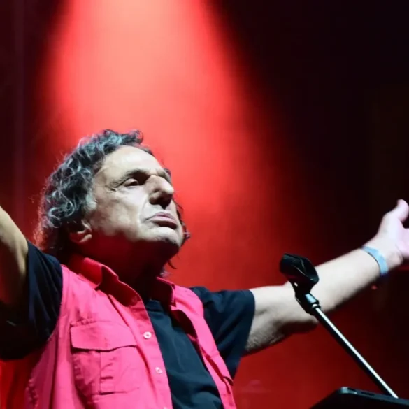 Ατύχημα για τον Βασίλη Παπακωνσταντίνου – Μετατίθεται για Σεπτέμβρη προγραμματισμένη συναυλία