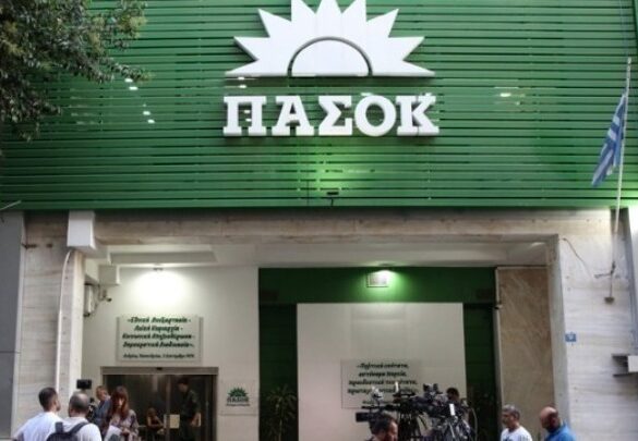 ΠΑΣΟΚ: Πυρά στην κυβέρνηση για τις αυξήσεις στο ρεύμα και το κόστος των διακοπών