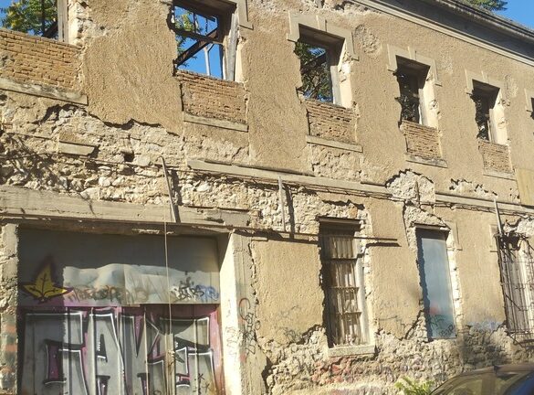 Πάτρα: Ανησυχία για ένα ακόμη ετοιμόρροπο κτίριο
